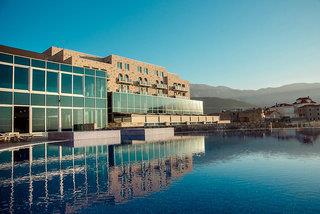Avala & Villas