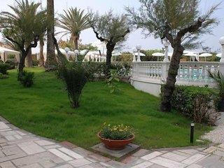 Hotel Domizia Palace