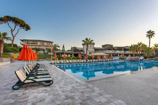 Maritim Pine Beach Resort
