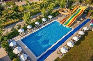 Commodore Elite Suites & Spa 